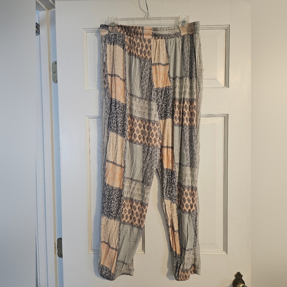 Harem-style Lounge Pants - Picture 2 of 3